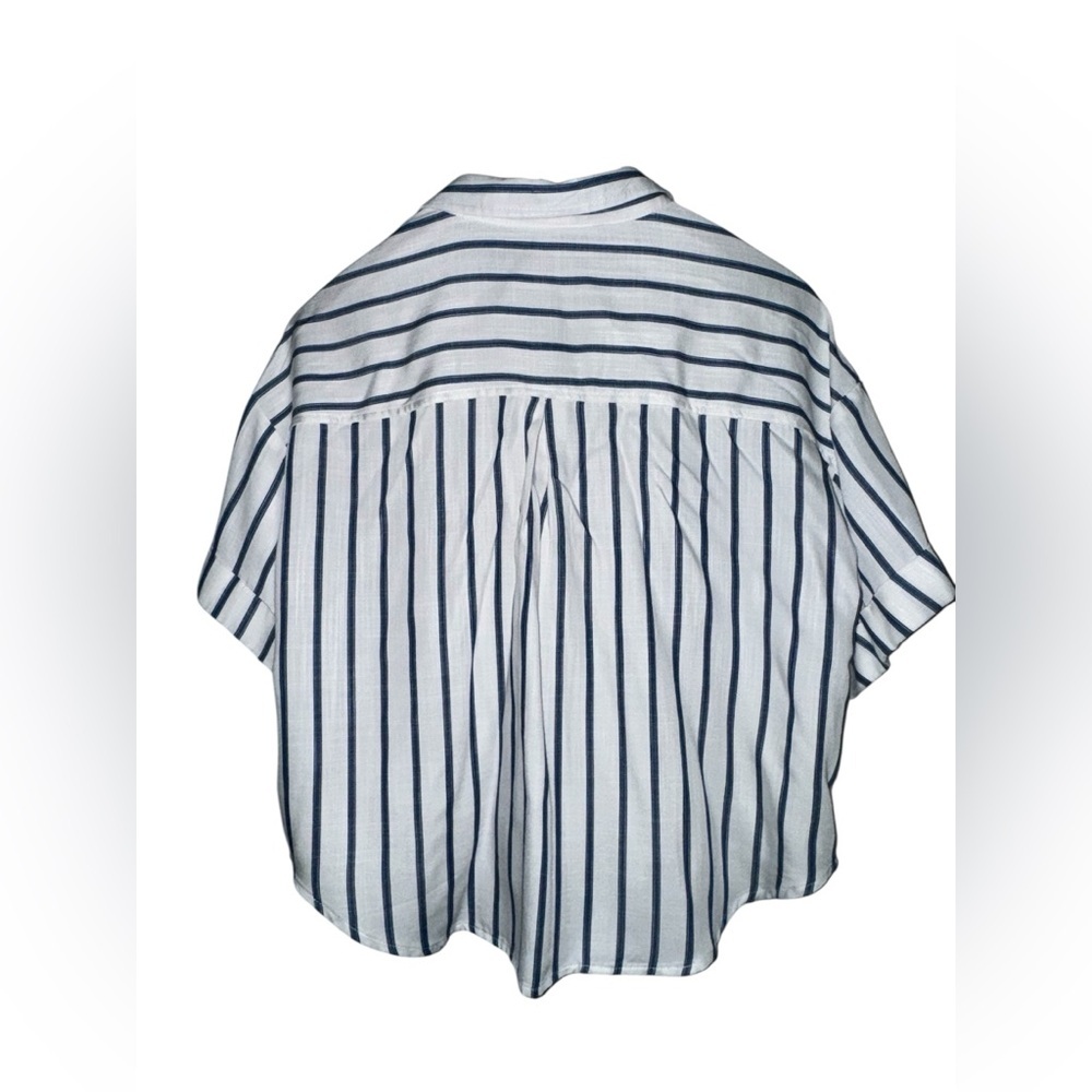 ✨ Velvet Heart Los Angeles Striped Button Front Crop Top – Size M - Picture 2 of 4
